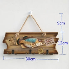 Perchero con decoración de pez